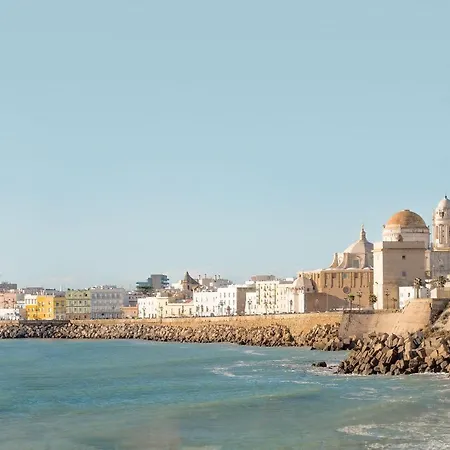 Luminoso En El Centro De Cadiz